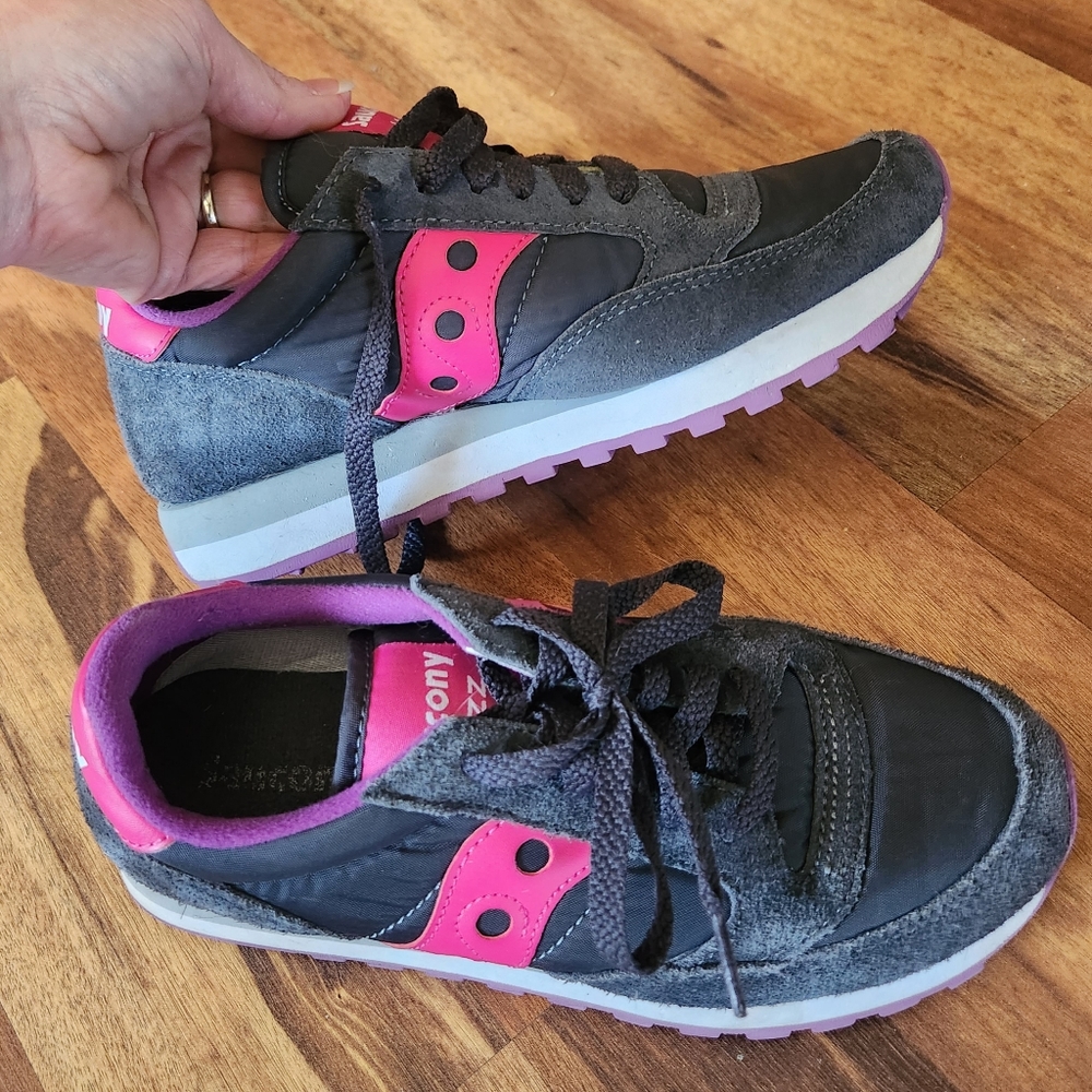 Athletic shoes